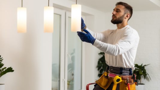 Optimiser la Sécurité Électrique de Votre Maison : Conseils d’un Électricien Certifié